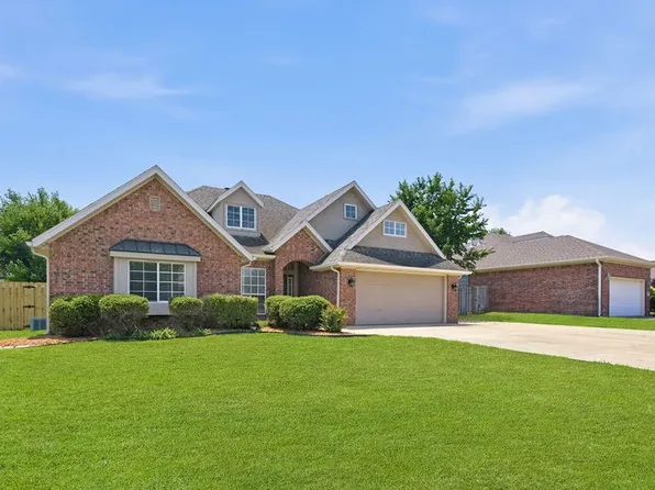 2201 SW Juniper Ave, Bentonville, AR 72713