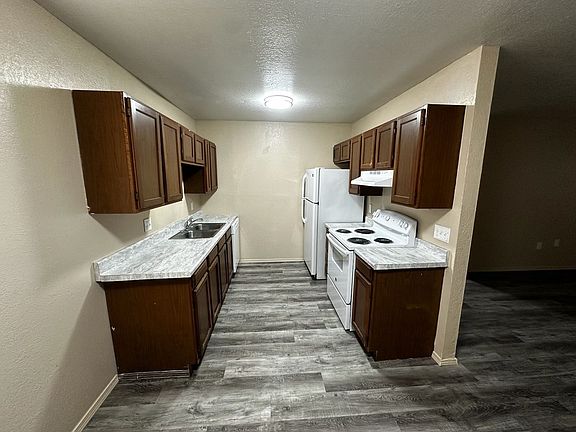 3rd image of 2524-2530 SW G Ave #20