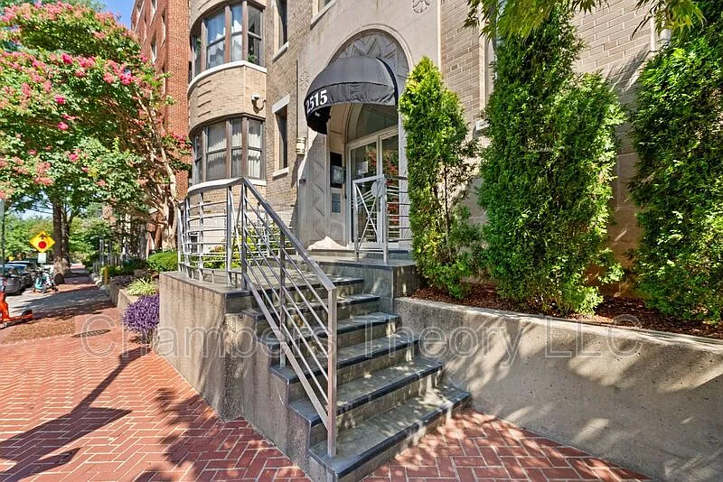 1 bed, 1.0 bath, 374 sqft, $2,000 — Photo 4