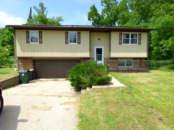 528 W Pheasant Ct, Round Lake Beach, IL 60073