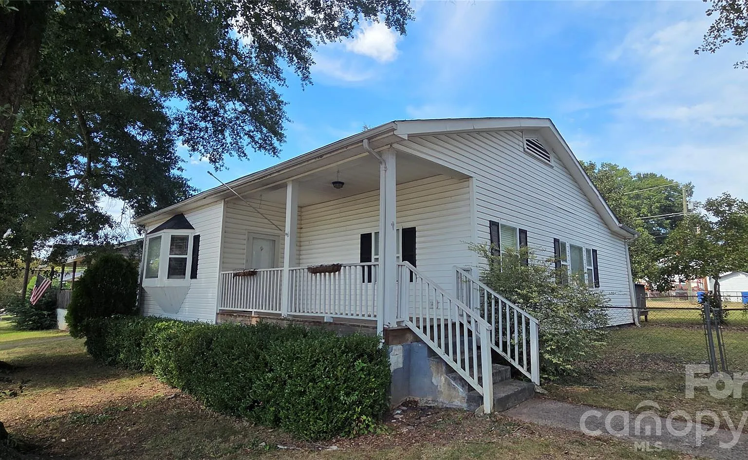 3 bed, 2.0 bath, $1,495 — Photo 1