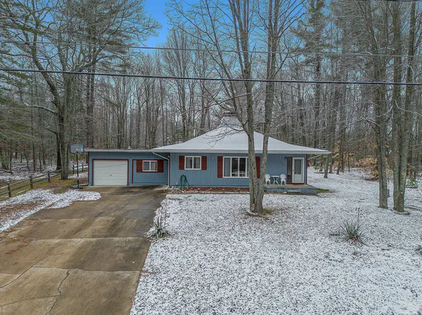 1302 N Heart Lake Dr, Gaylord, MI 49735
