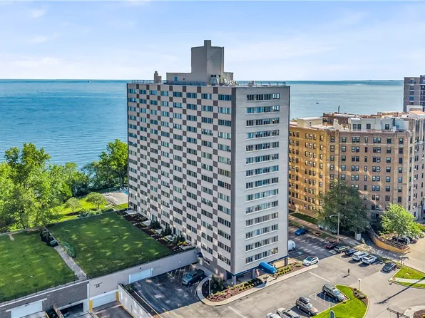 12520 Edgewater Dr APT 1005, Lakewood, OH 44107