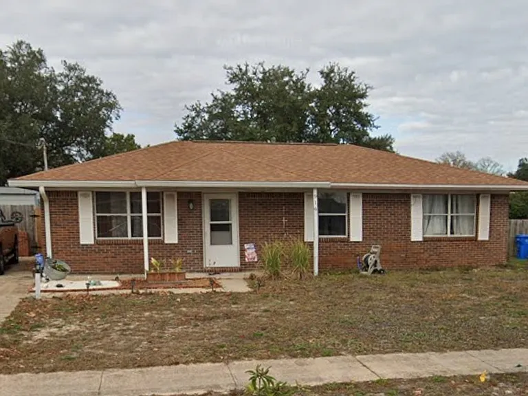 916 Rue De La Savoie — Photo 1