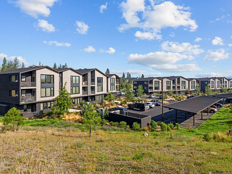 Range Apartments — Photo 33