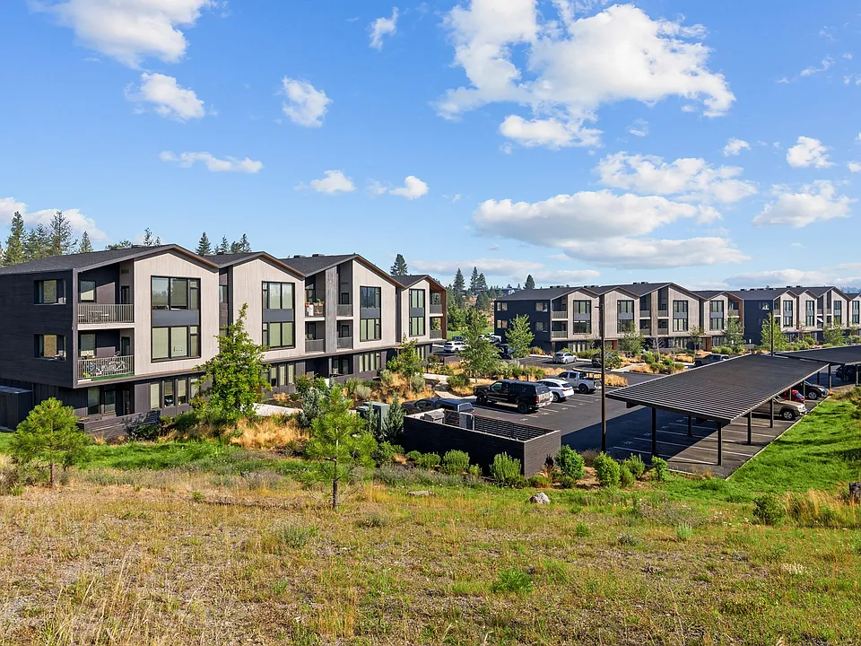 Range Apartments