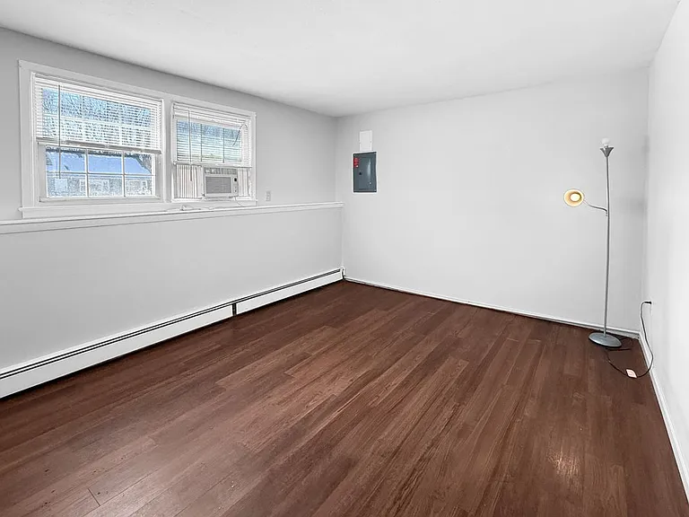 83 Kent Rd #LOWER — Photo 9