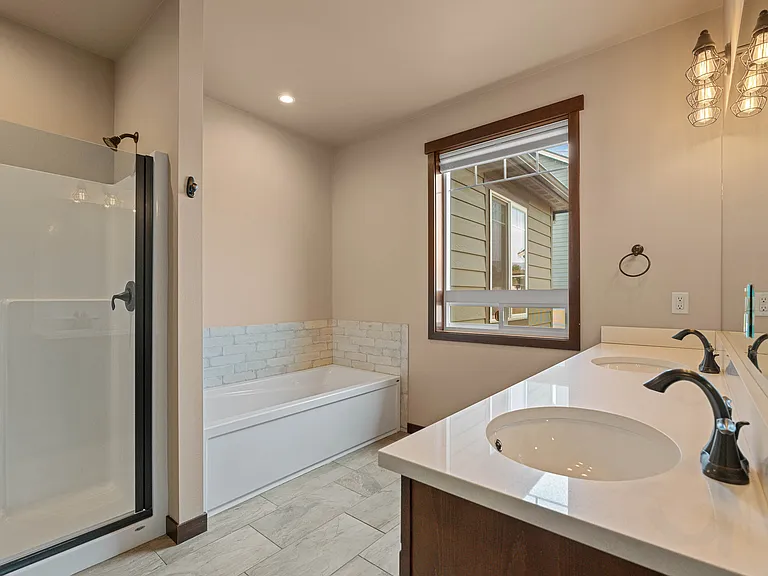 755 S Perry Ave — Photo 13