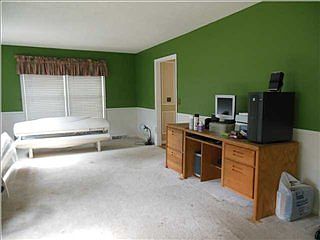 2nd image of 213 Shaftesbury Ln