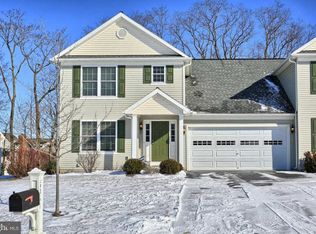 5351 Oak Leaf Dr, Mount Joy, PA 17552