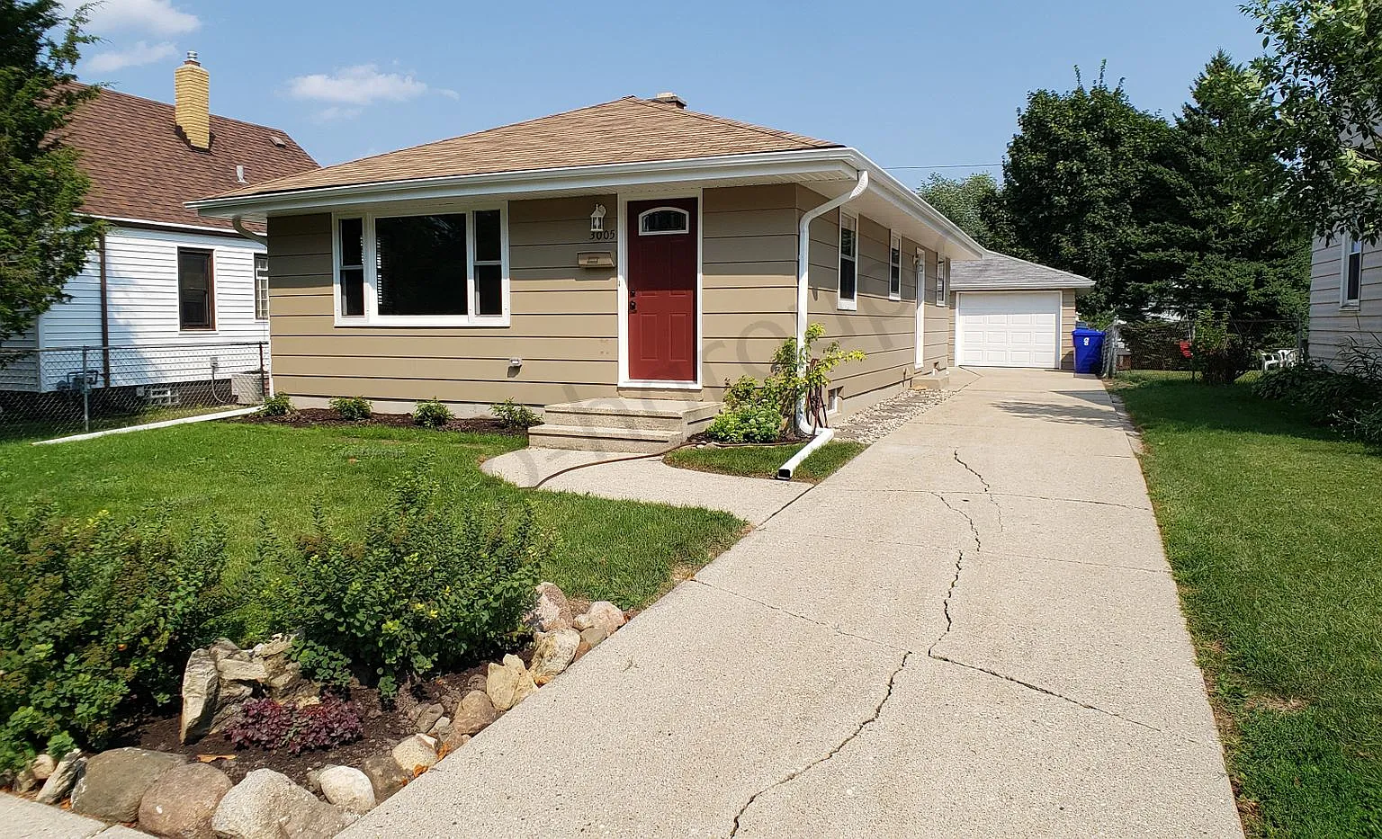 North side Single Family Ranch with Garage — Photo 1