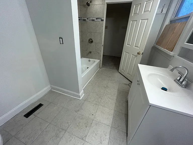 4163 Ridge Ave #1A — Photo 29
