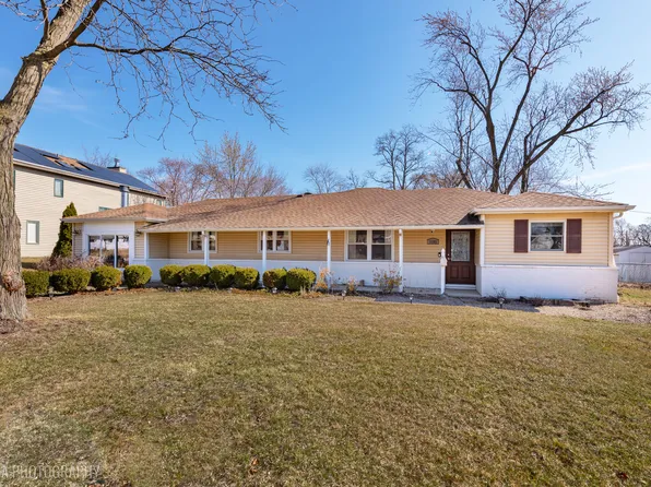 1105 Apricot St, Hoffman Estates, IL 60169