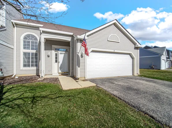 7 Dogwood Ct, Lake In The Hills, IL 60156