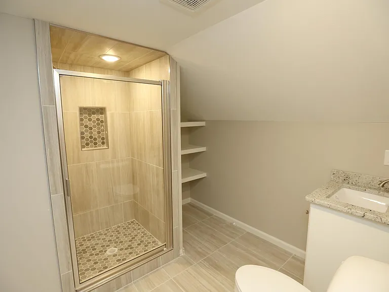 4000 Woodlawn Dr #B — Photo 4