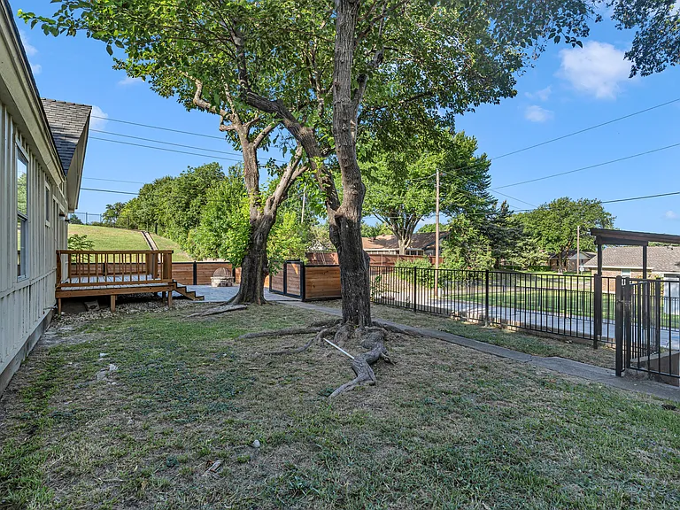 508 Whittle Way — Photo 32