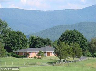 81 Canaan St, Luray, VA 22835