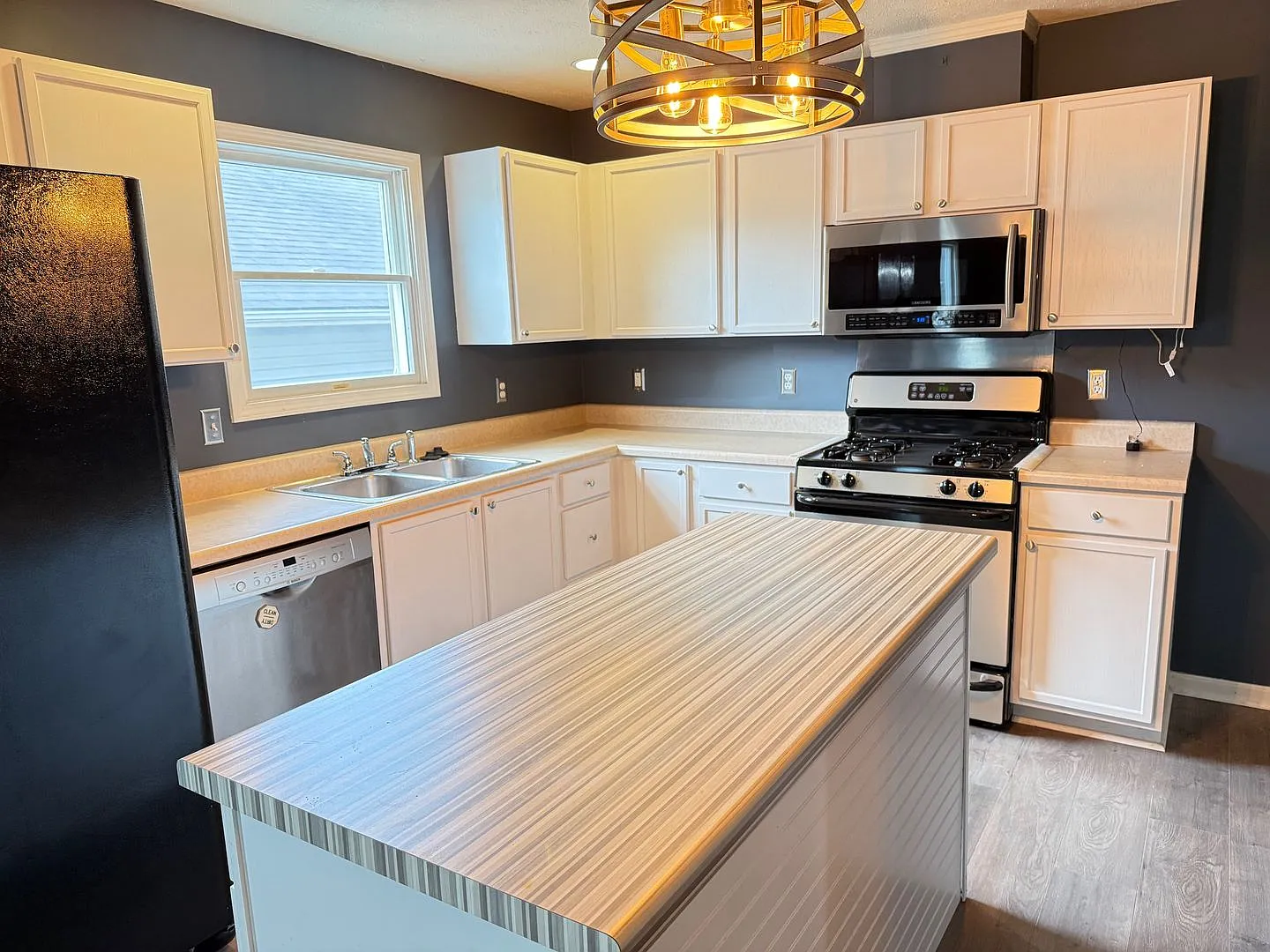 Beautiful townhouse in Normal, extremely convenient location — Photo 3