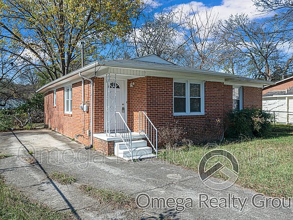 2nd image of 1011 Meadow Dr NW