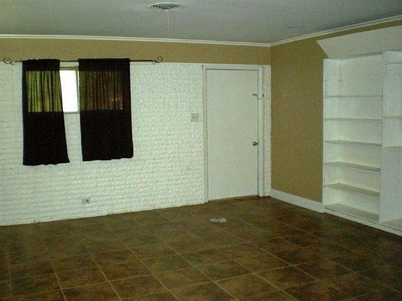 4th image of 500 Shady Oaks Dr