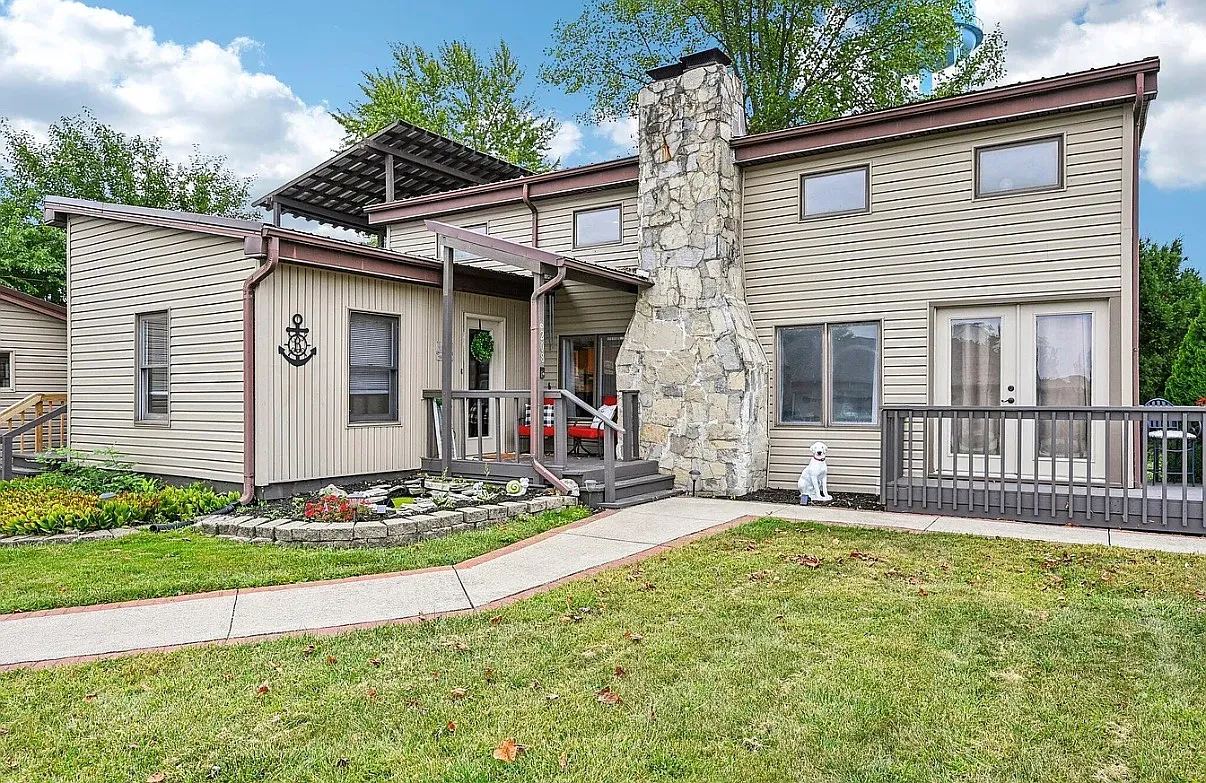 3 bed, 2160 sqft, $2,750 — Photo 3
