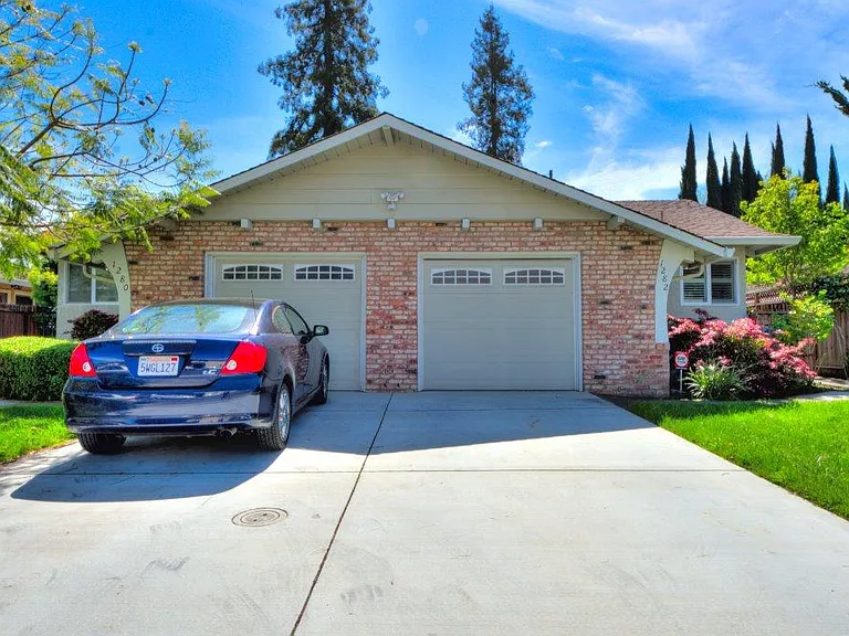 1282 Normandy Way — Photo 1