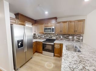 7236 N College Ave, Fresno, CA 93650