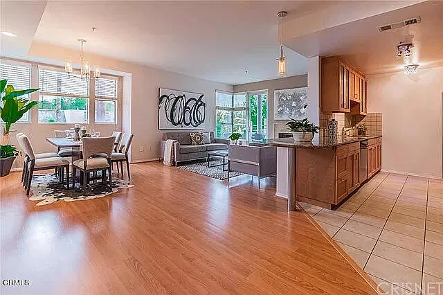 2 bed, 3.0 bath, 1490 sqft, $4,600 — Photo 2