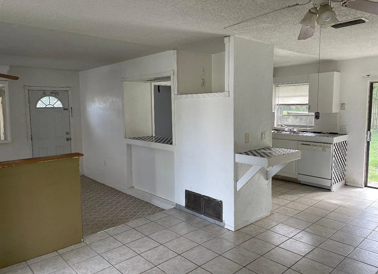 3 bed, 1429 sqft, $1,950 — Photo 3