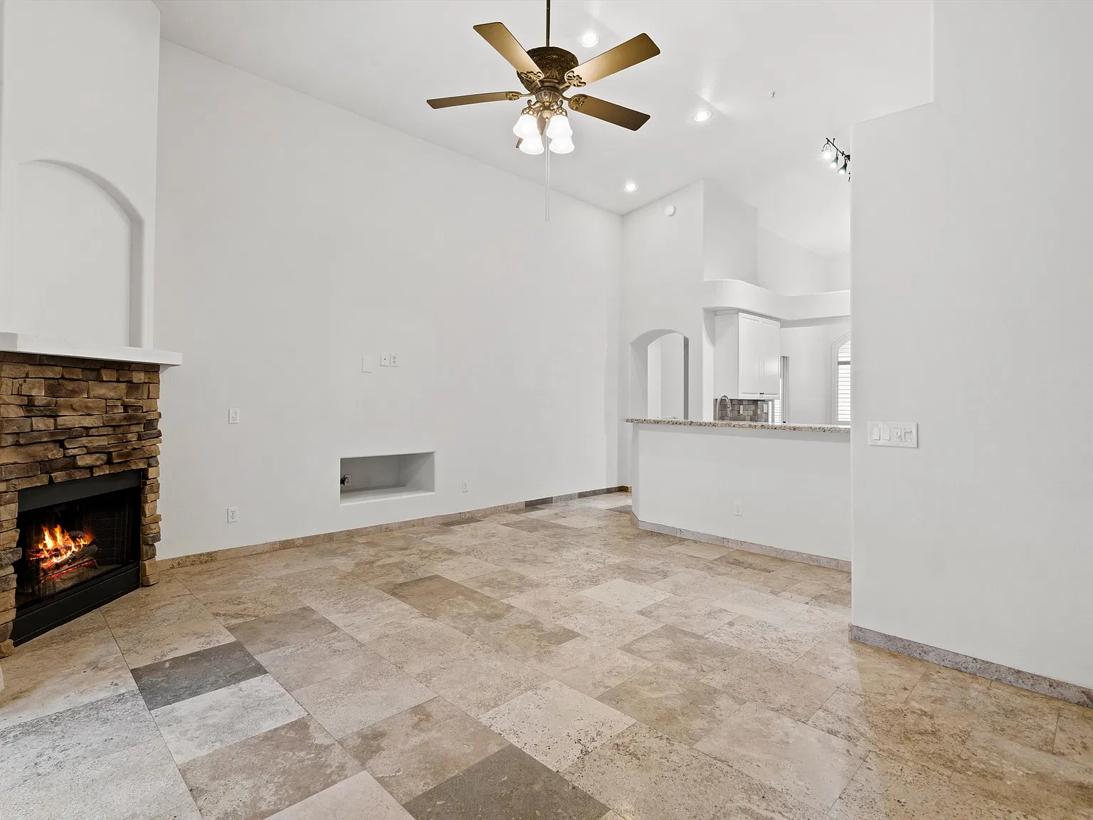 4 bed, 2113 sqft, $3,700 — Photo 4
