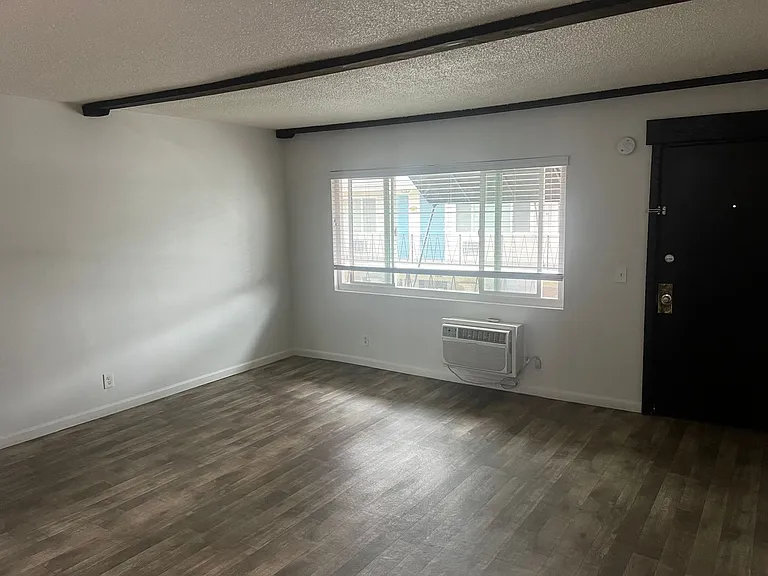 2613 W Olive Ave — Photo 10