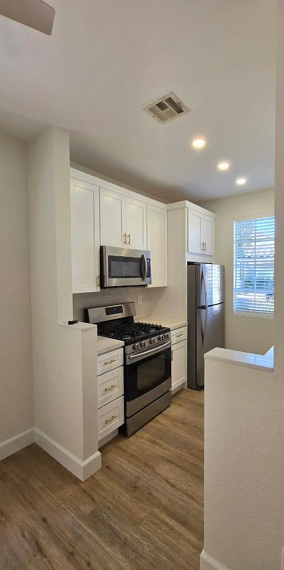 10864 Sabre Hill Dr — Photo 1