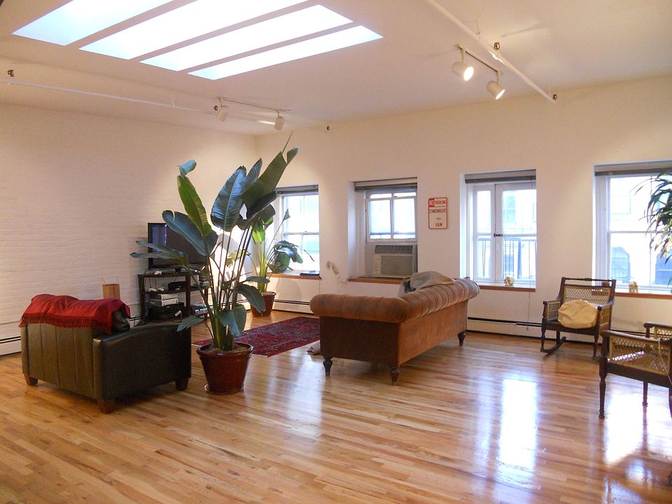 1st image of 144 Chambers St APT 5