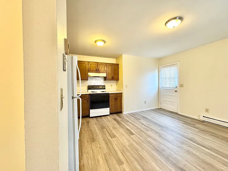 609 Tipperary Dr — Photo 2