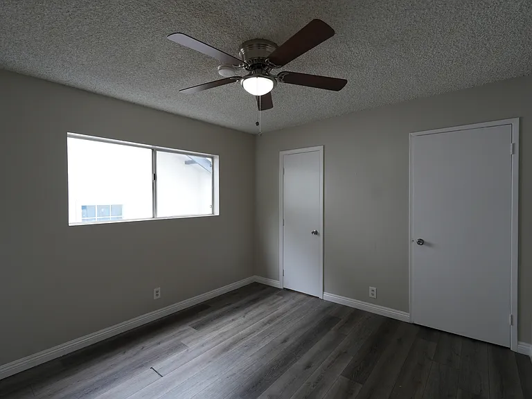 457 W Sepulveda St — Photo 25