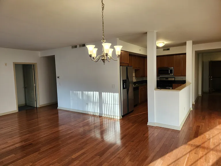 1033 Peterson Ave #308 — Photo 4