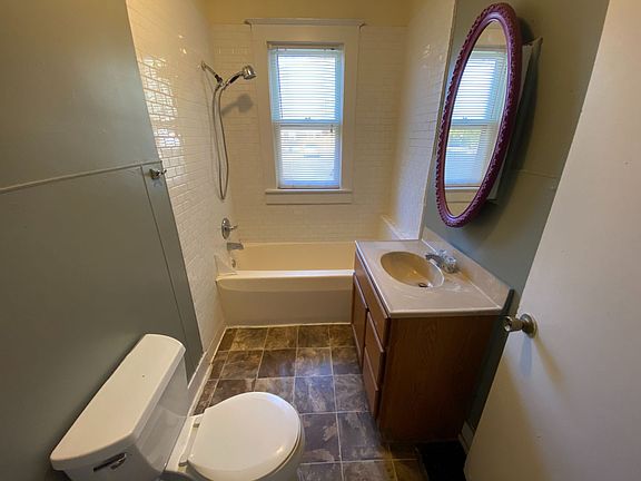 5th image of 465 Howard St SE