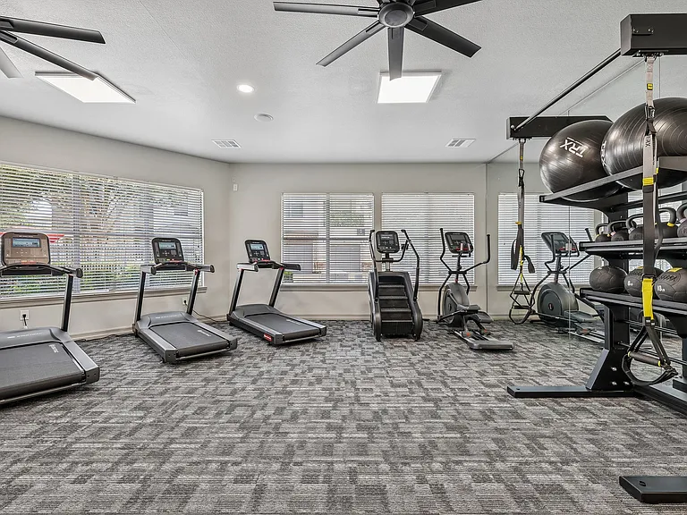 Regency Dell Ranch Apartments — Photo 35