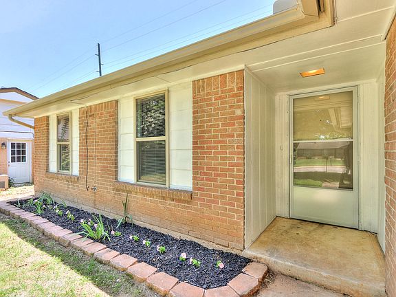 3rd image of 974 Castlebury Mansion