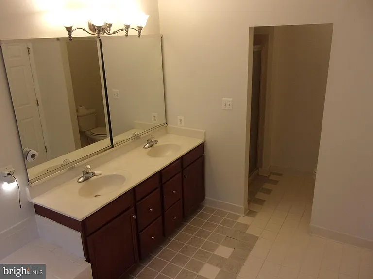 25929 Kirkwood Sq — Photo 21