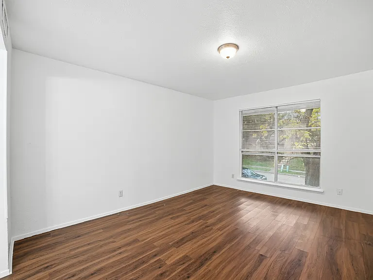334 Valley Park Dr — Photo 7
