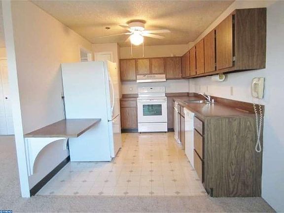 3rd image of 900 N Broom St APT 33