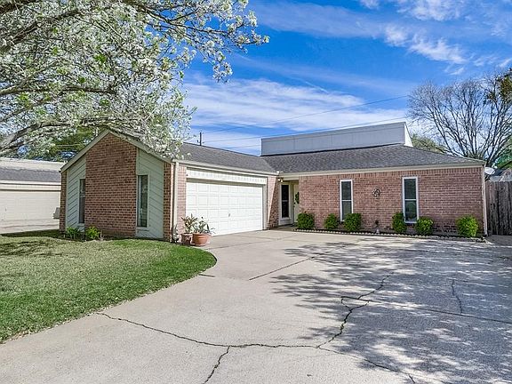 3rd image of 4830 Whispering Falls Dr