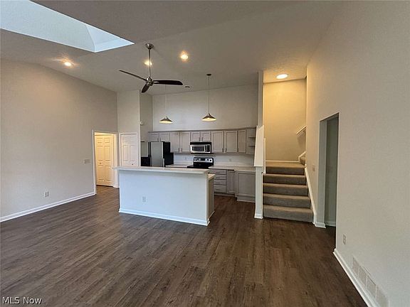 5th image of 202 Cutler Ln