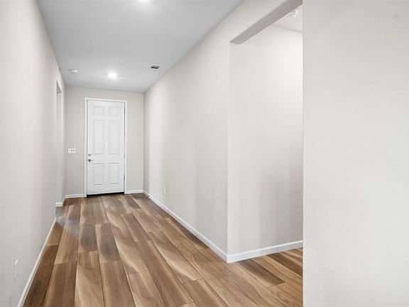 3rd image of 1402 Peterson Place