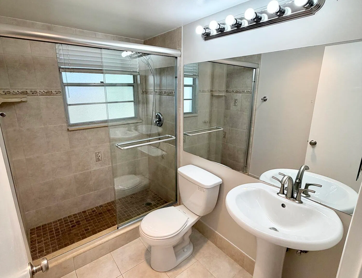 84 Mansfield Dr — Photo 1