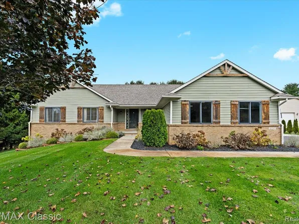 13947 Hearthstone Ln, Hartland, MI 48353