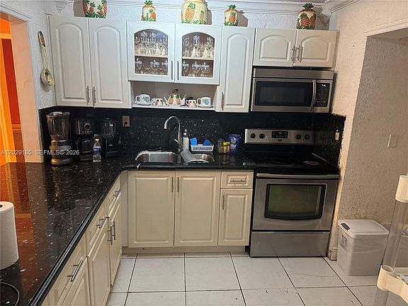 3rd image of 2110 Funston St