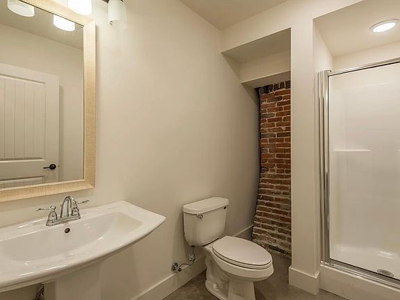 5th image of 300 W Jackson Ave #103