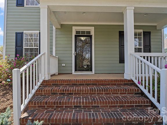 5th image of 17715 N Shore Cres